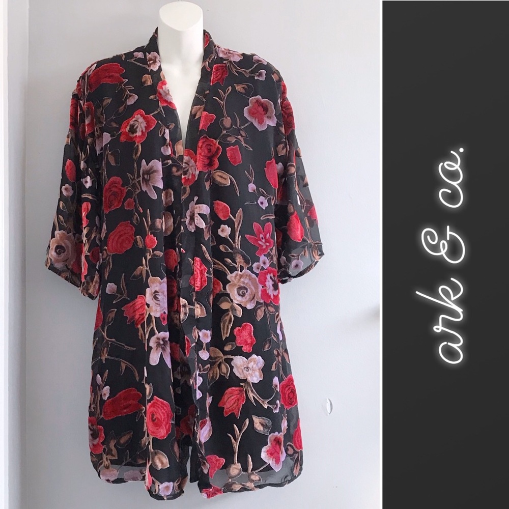 🏝️ Arc & Co. Black Velvet Floral Open Kimono • M